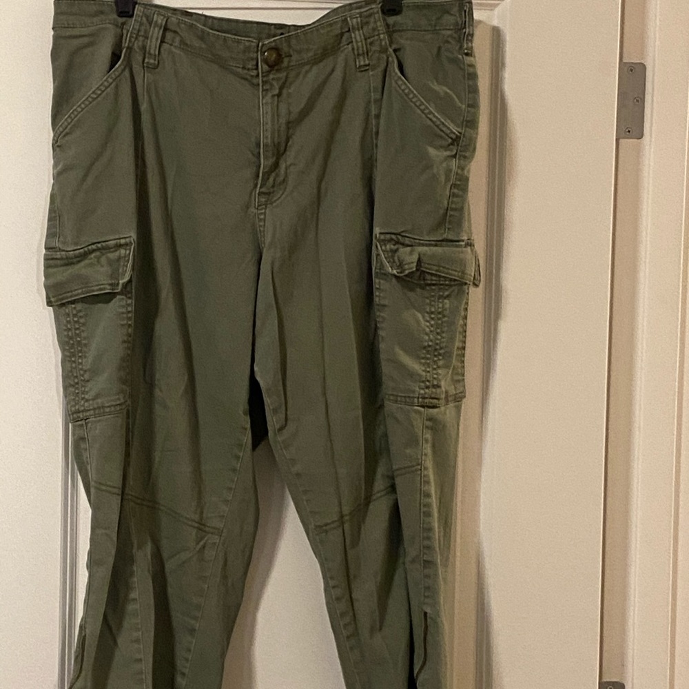 Cargo Capris